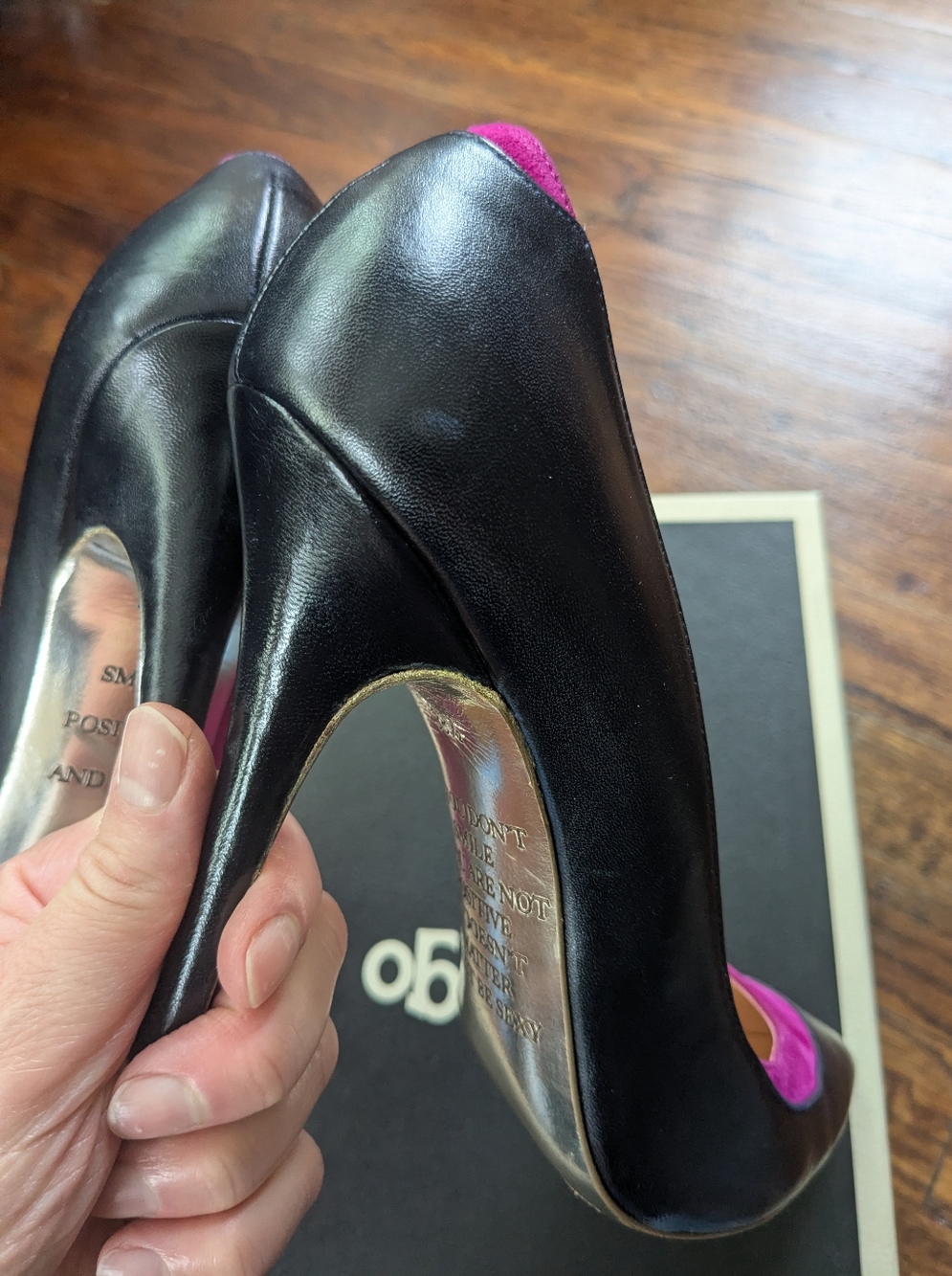 Two-Tone Italian Pointed Pumps in Fuchsia and Black - Picture 11 of 13